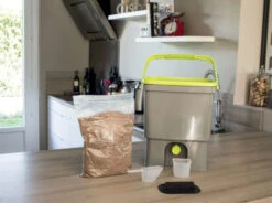 Composteur De Cuisine Bokashi Et Activateur De Compost - Hozelock -Pas Cher Jardinure Magasin 1842917 composteurcuisine 2